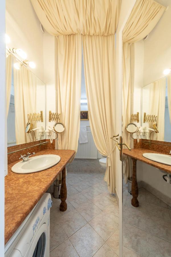 Vintage Elegance Mostcentralapt !Vaci Street! Budapest Luaran gambar