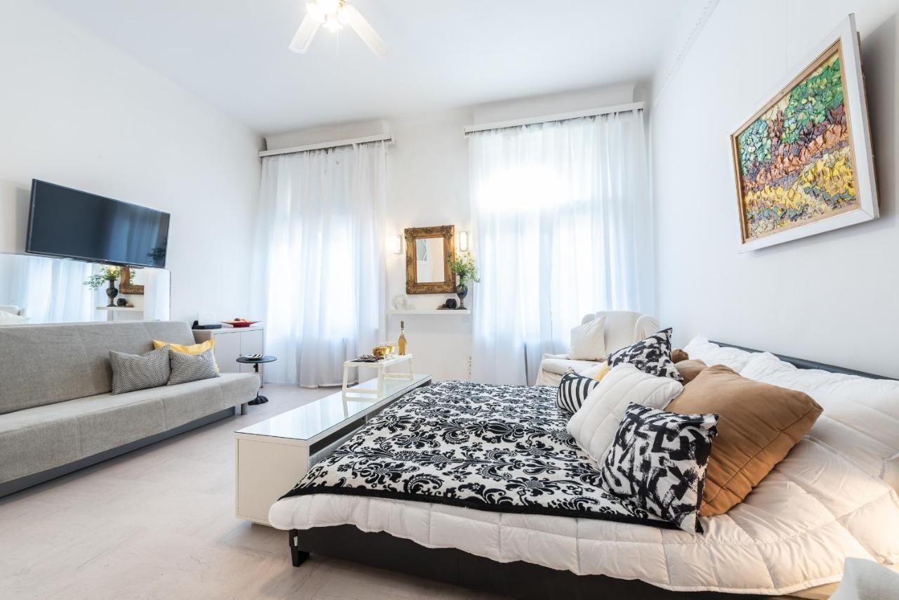 Vintage Elegance Mostcentralapt !Vaci Street! Budapest Luaran gambar