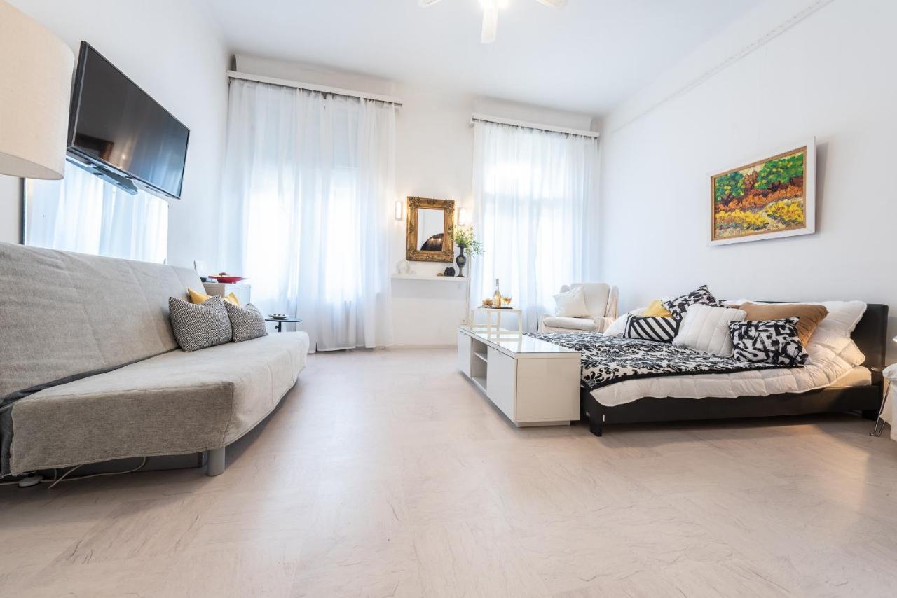 Vintage Elegance Mostcentralapt !Vaci Street! Budapest Luaran gambar