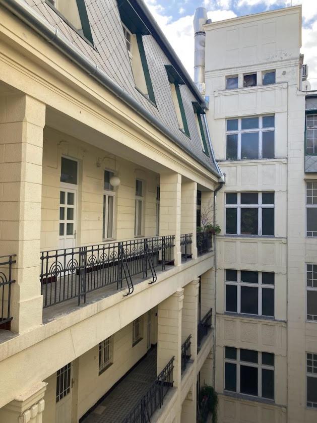 Vintage Elegance Mostcentralapt !Vaci Street! Budapest Luaran gambar